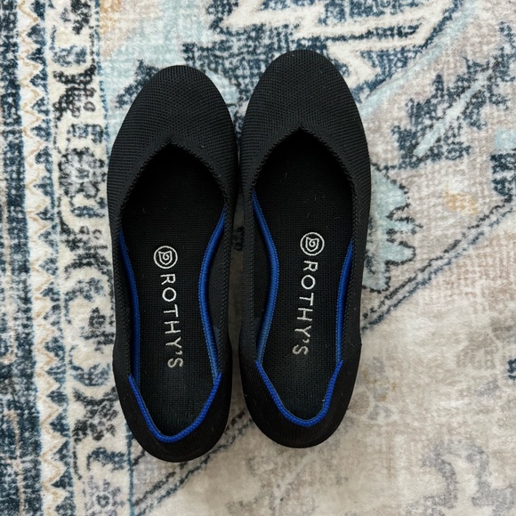 Round Toe size 7 Rothy’s - Picture 2 of 4